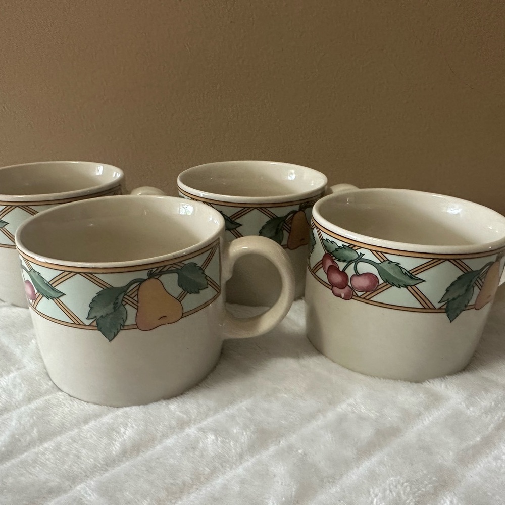 4 Vintage Majesticware by Sakura/ Trellis Fruit Mugs by Sue Zipkin